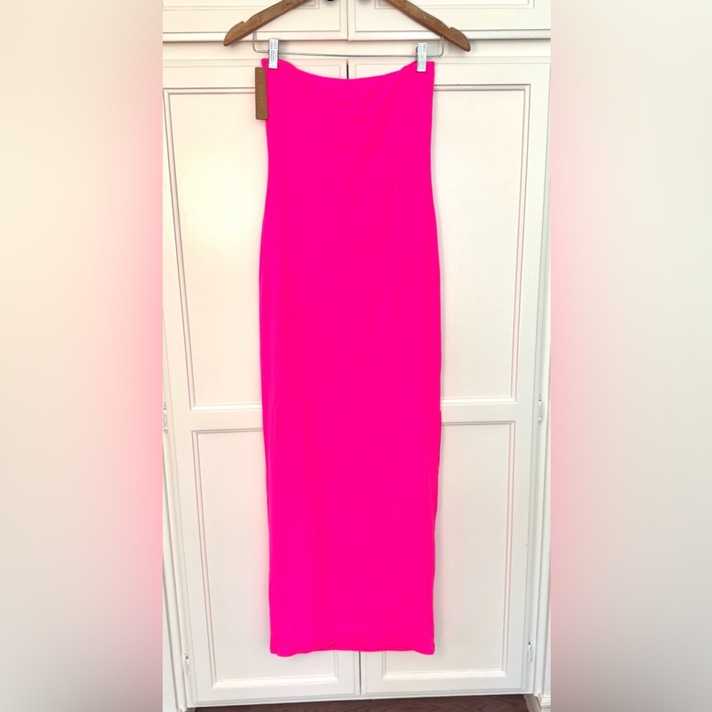 SKIMS Fits Everybody Tube Dress in Neon Pink - Picture 4 of 9